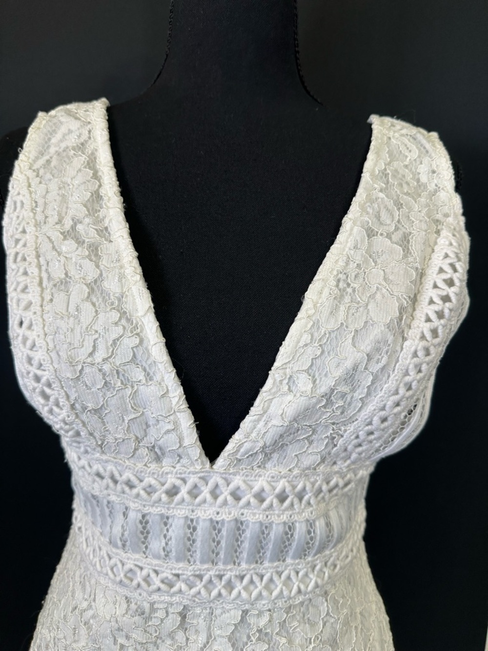 #171- Forever 21 White Lace V-Neck Bodycon Dress - Picture 3 of 9